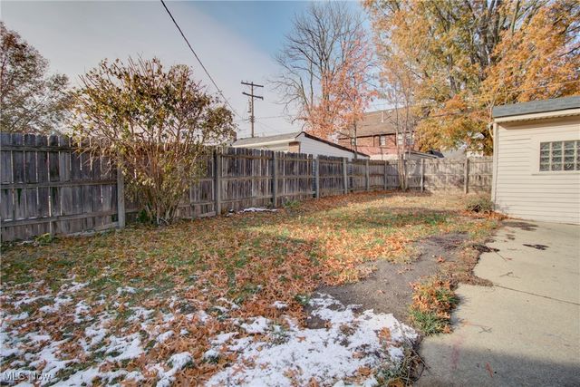 2918 North Avenue, Parma, OH 44134