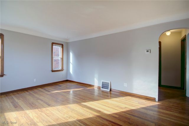 2918 North Avenue, Parma, OH 44134