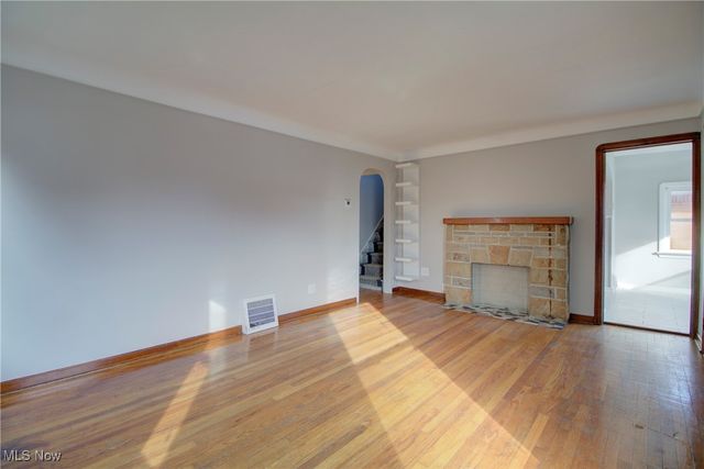 2918 North Avenue, Parma, OH 44134