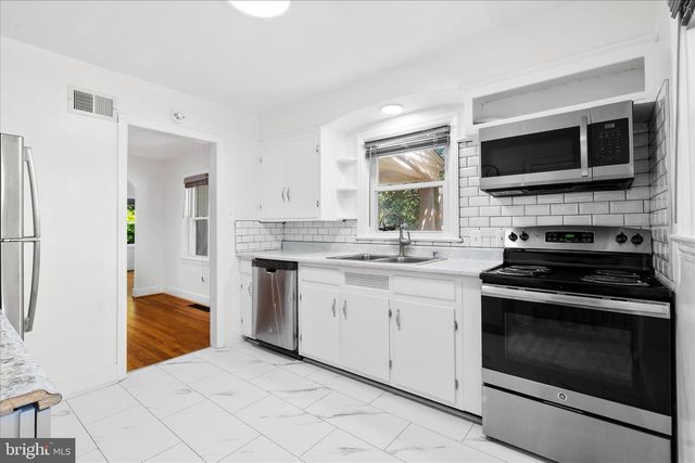 402 GUILFORD AVE, Hagerstown, MD 21740