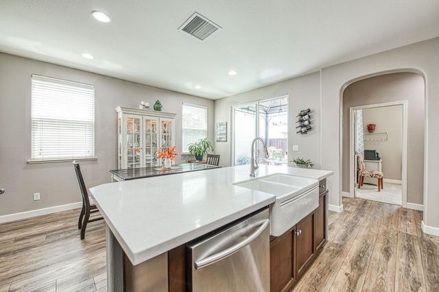 3665 W Black Walnut Lane, Fresno, CA 93711