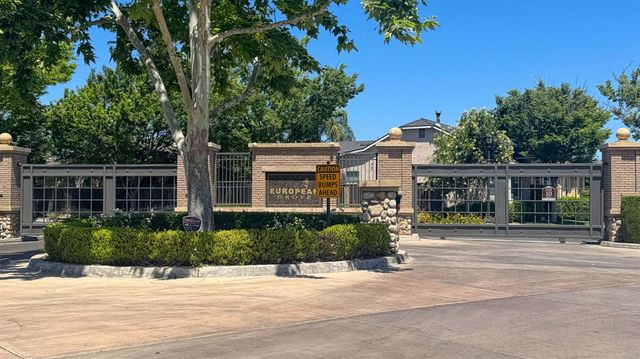 3665 W Black Walnut Lane, Fresno, CA 93711