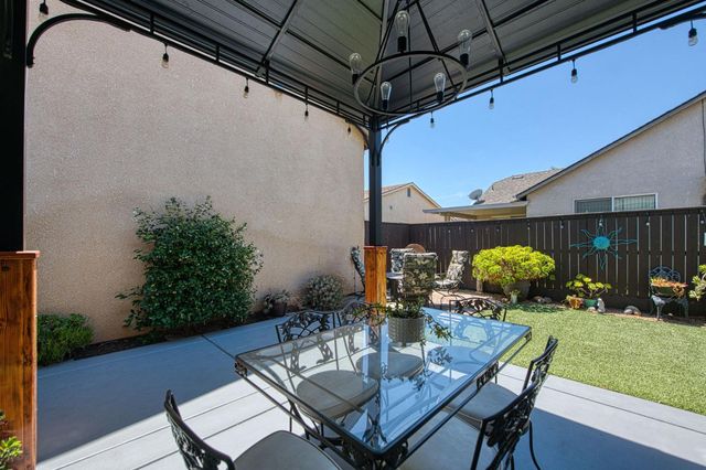 3665 W Black Walnut Lane, Fresno, CA 93711
