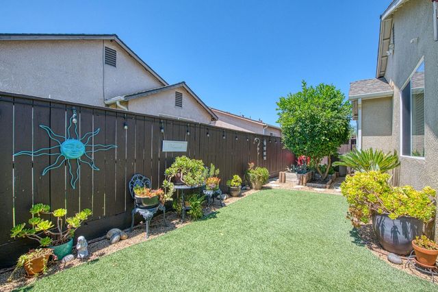 3665 W Black Walnut Lane, Fresno, CA 93711