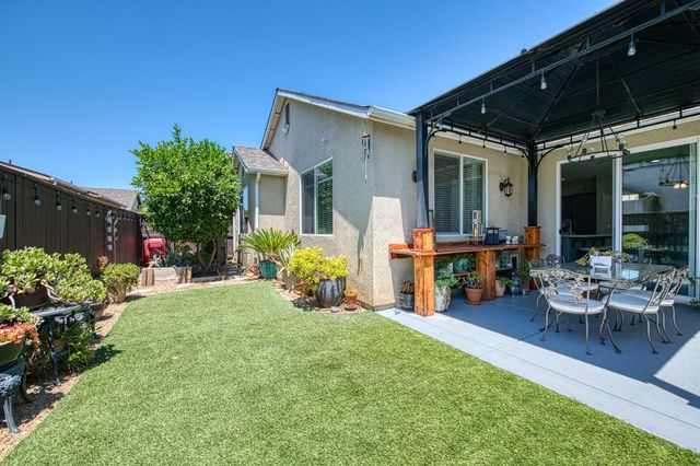 3665 W Black Walnut Lane, Fresno, CA 93711