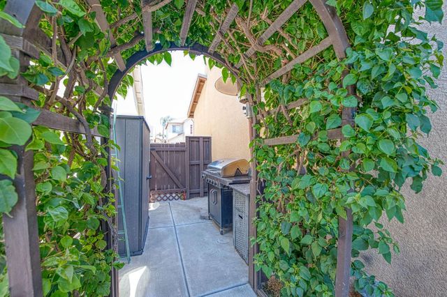3665 W Black Walnut Lane, Fresno, CA 93711