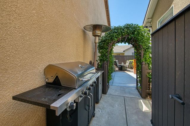 3665 W Black Walnut Lane, Fresno, CA 93711