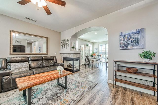3665 W Black Walnut Lane, Fresno, CA 93711
