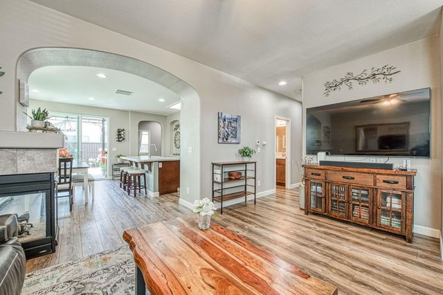 3665 W Black Walnut Lane, Fresno, CA 93711