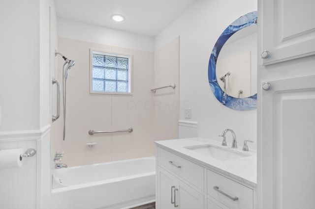 1208 Woodbrook, 310, Columbus, OH 43223
