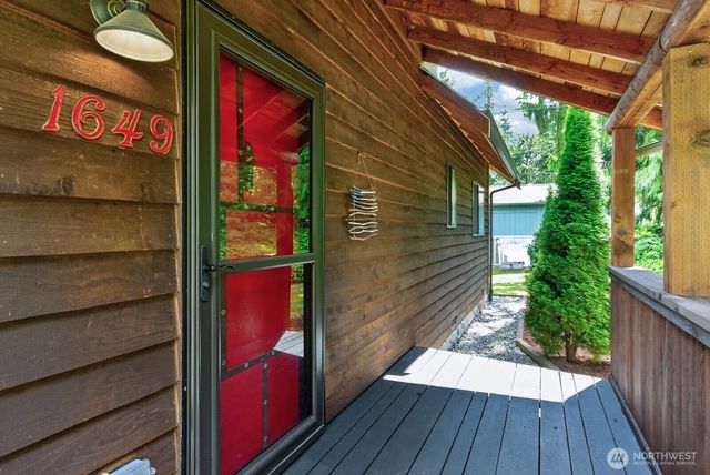 1649 Hemlock Drive, Camano Island, WA 98282