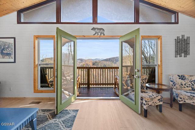 207 Buena Vista Drive, Pigeon Forge, TN 37876