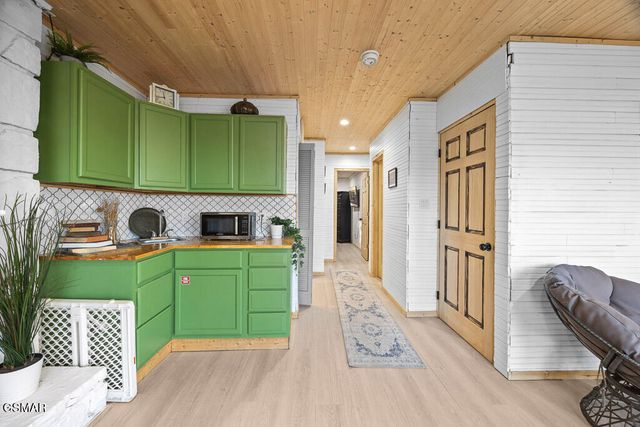 207 Buena Vista Drive, Pigeon Forge, TN 37876