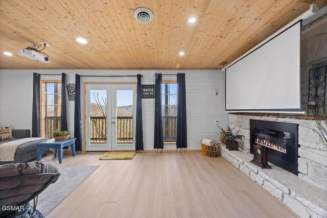 207 Buena Vista Drive, Pigeon Forge, TN 37876