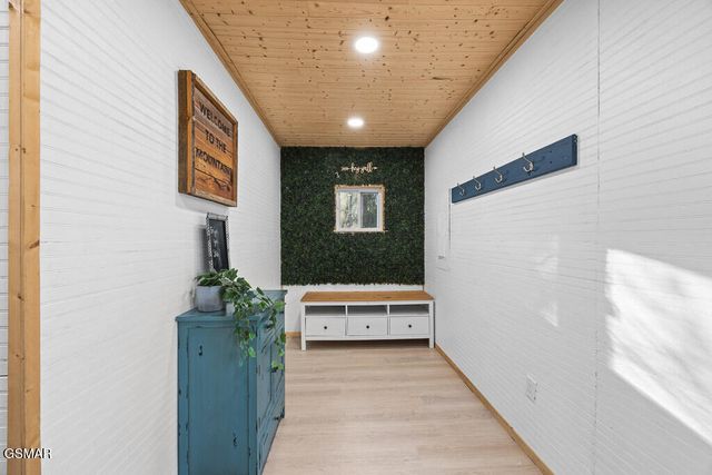 207 Buena Vista Drive, Pigeon Forge, TN 37876