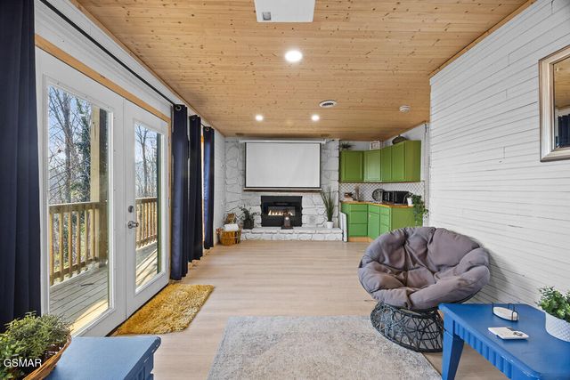 207 Buena Vista Drive, Pigeon Forge, TN 37876