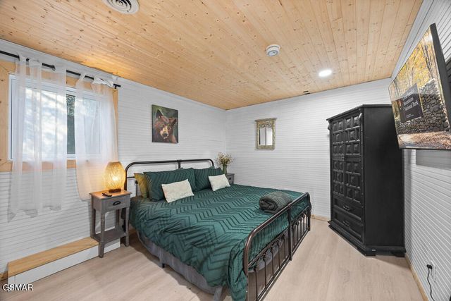 207 Buena Vista Drive, Pigeon Forge, TN 37876