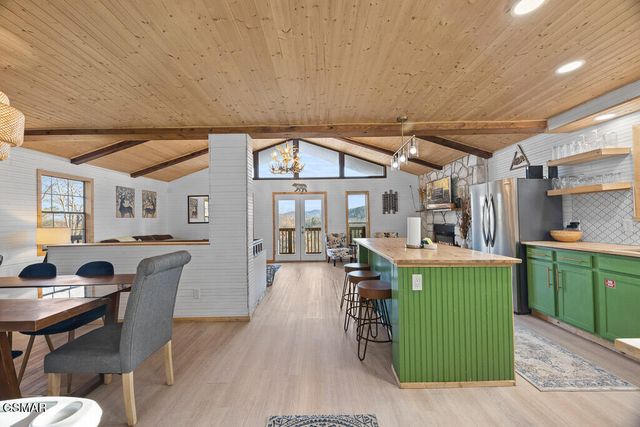 207 Buena Vista Drive, Pigeon Forge, TN 37876