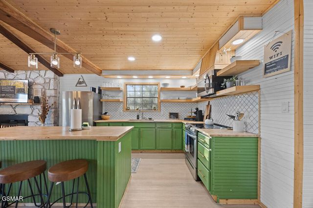 207 Buena Vista Drive, Pigeon Forge, TN 37876