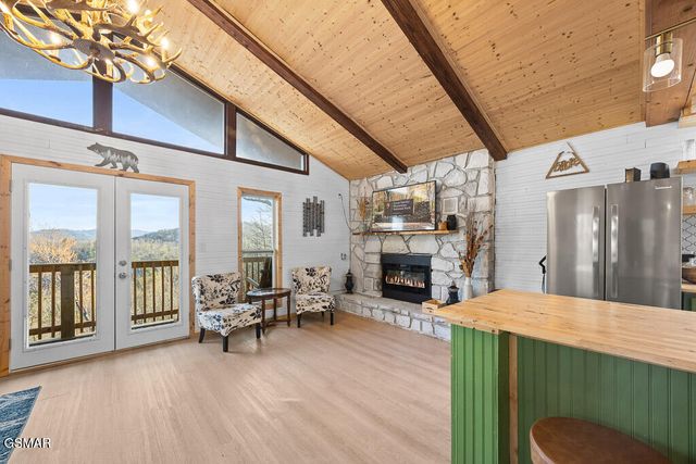 207 Buena Vista Drive, Pigeon Forge, TN 37876