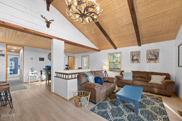 207 Buena Vista Drive, Pigeon Forge, TN 37876