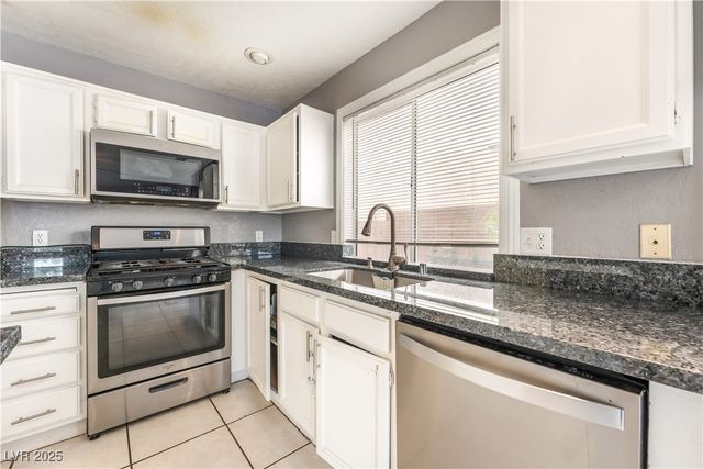 1624 Leaning Pine Way, Las Vegas, NV 89128