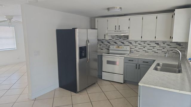 7914 WOODGROVE CIRCLE, Tampa, FL 33615