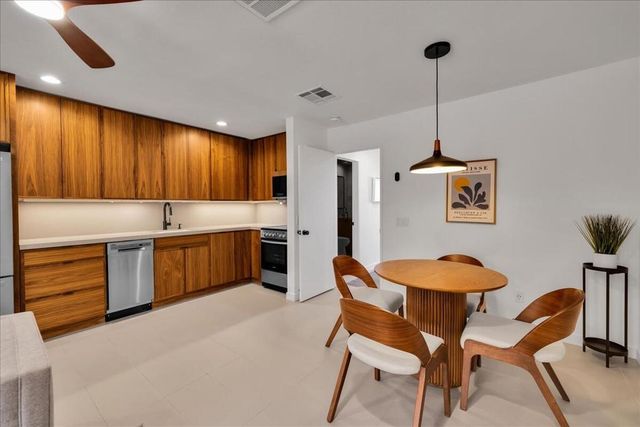 470 S Calle Encilia B14, Palm Springs, CA 92262