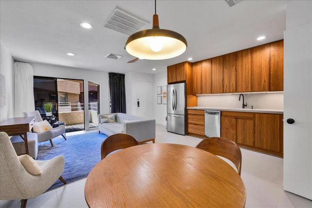 470 S Calle Encilia B14, Palm Springs, CA 92262