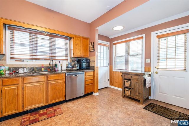 27-29 Willard Street, Pompton Lakes, NJ 07442