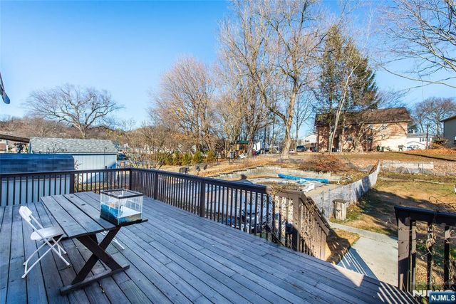 27-29 Willard Street, Pompton Lakes, NJ 07442