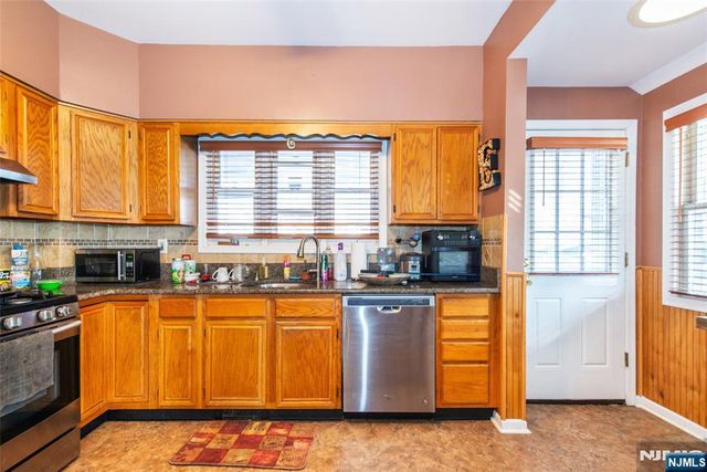 27-29 Willard Street, Pompton Lakes, NJ 07442