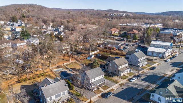 27-29 Willard Street, Pompton Lakes, NJ 07442