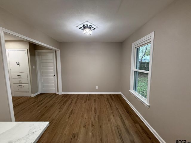 1506 N Summit Ave, Tyler, TX 75702