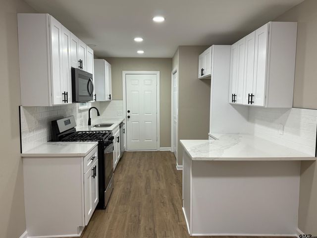 1506 N Summit Ave, Tyler, TX 75702