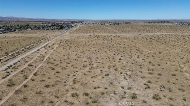 25 Aster, Adelanto, CA 92301