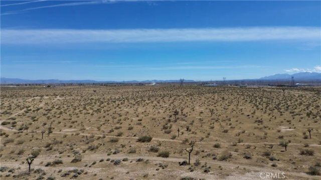 25 Aster, Adelanto, CA 92301