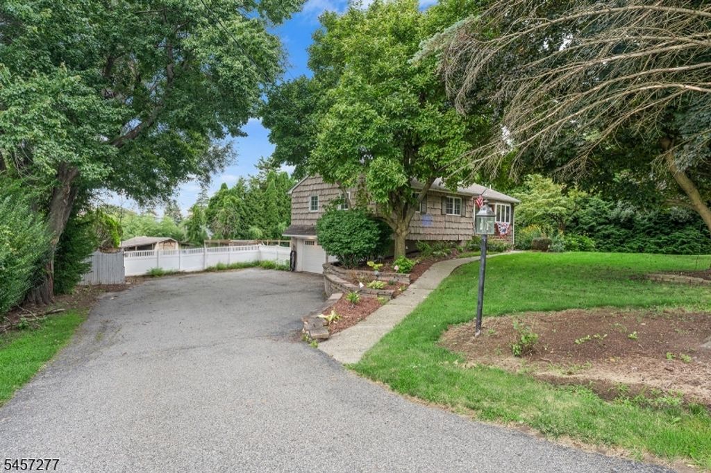 5 Mott Dr, Vernon Twp., NJ 07462 — exterior