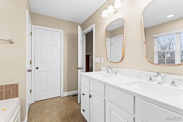 308 Orange Jewel Court, O'fallon, IL 62269