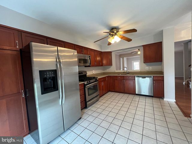 12002 LISA MARIE CT, Fairfax, VA 22033