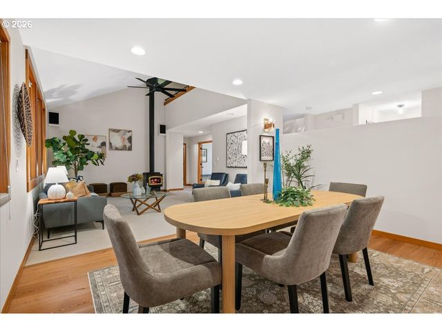 8835 Sw WASHINGTON Dr, Portland, OR 97223