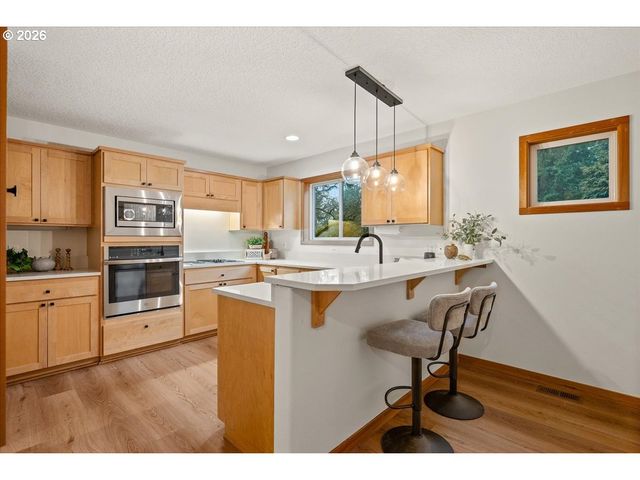 8835 Sw WASHINGTON Dr, Portland, OR 97223