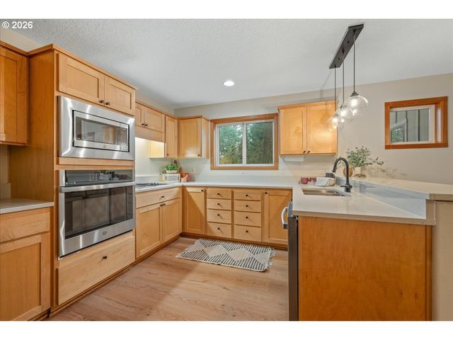 8835 Sw WASHINGTON Dr, Portland, OR 97223
