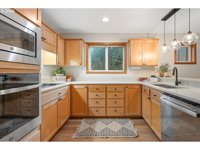 8835 Sw WASHINGTON Dr, Portland, OR 97223