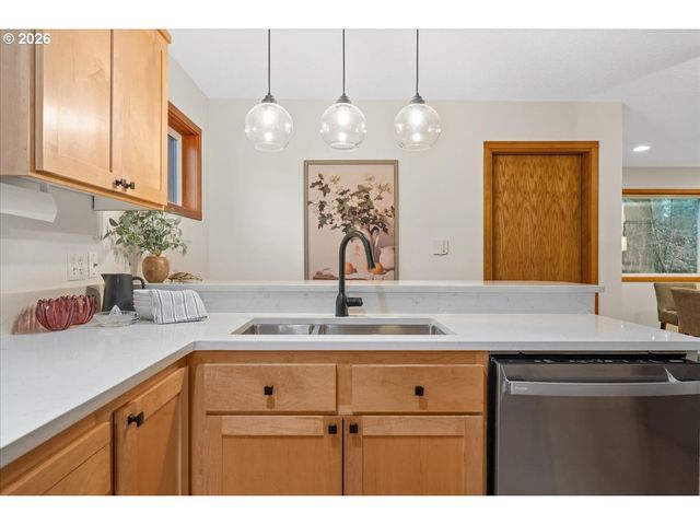 8835 Sw WASHINGTON Dr, Portland, OR 97223