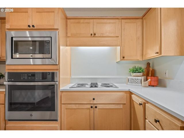 8835 Sw WASHINGTON Dr, Portland, OR 97223