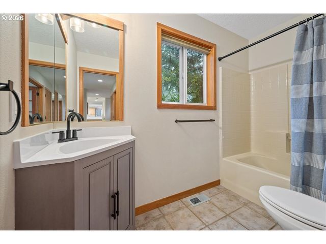 8835 Sw WASHINGTON Dr, Portland, OR 97223