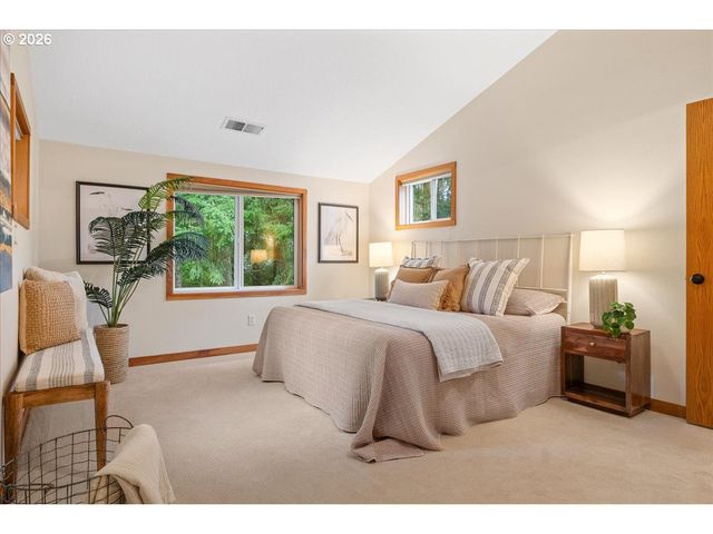 8835 Sw WASHINGTON Dr, Portland, OR 97223