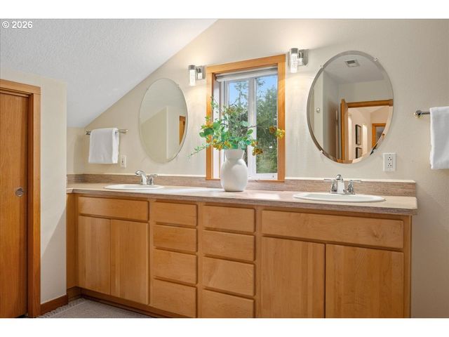 8835 Sw WASHINGTON Dr, Portland, OR 97223