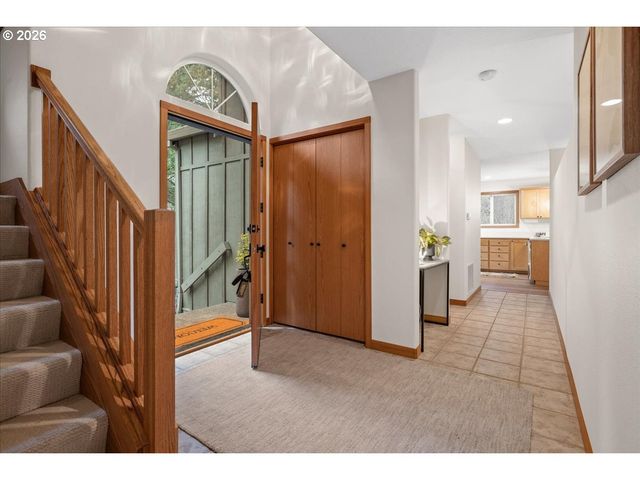 8835 Sw WASHINGTON Dr, Portland, OR 97223